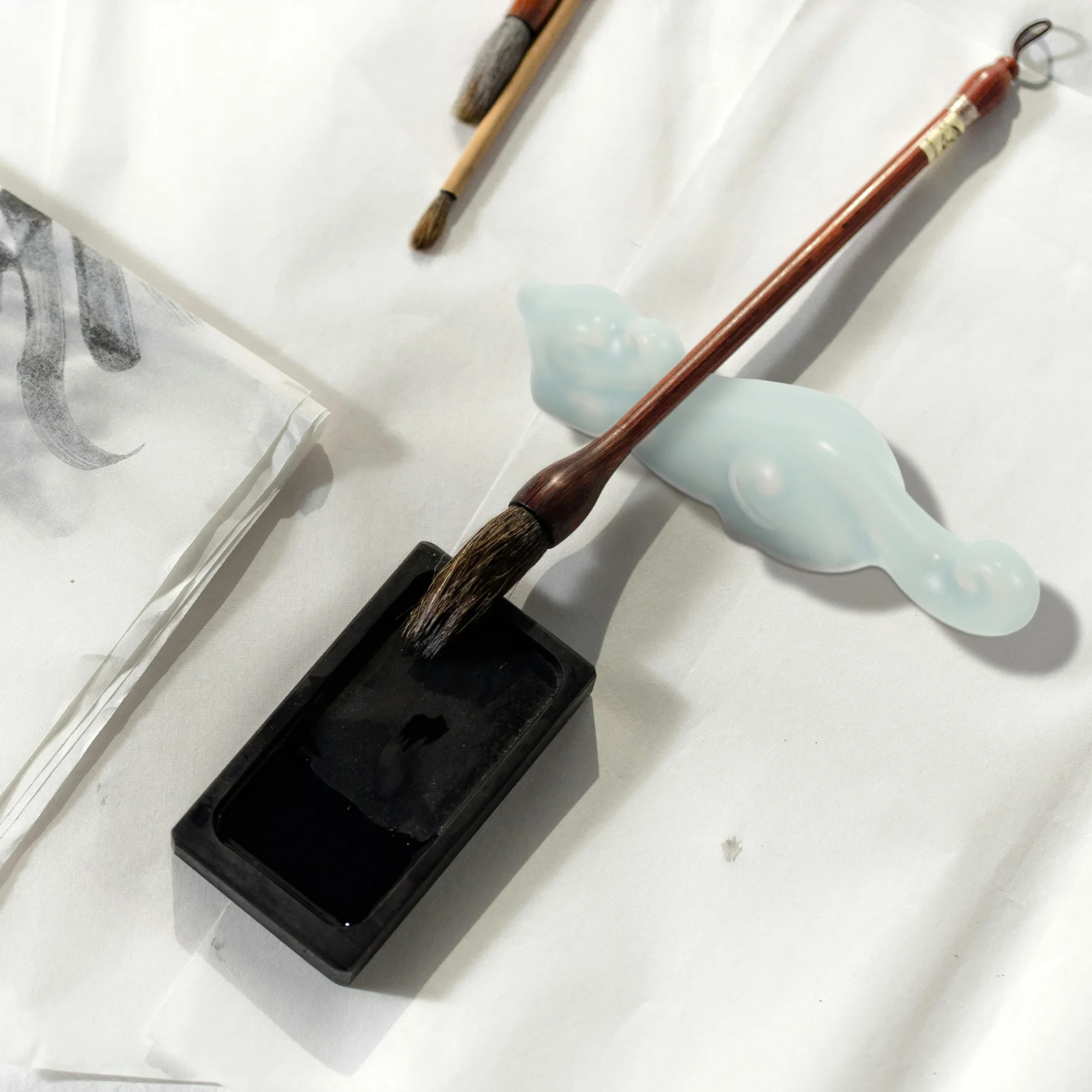 

Elegant Ceramic Brush Pen Holder Celadon Chi Dragon Design Calligraphy Rest for Painting Writing Ink Supplies Desk Decor