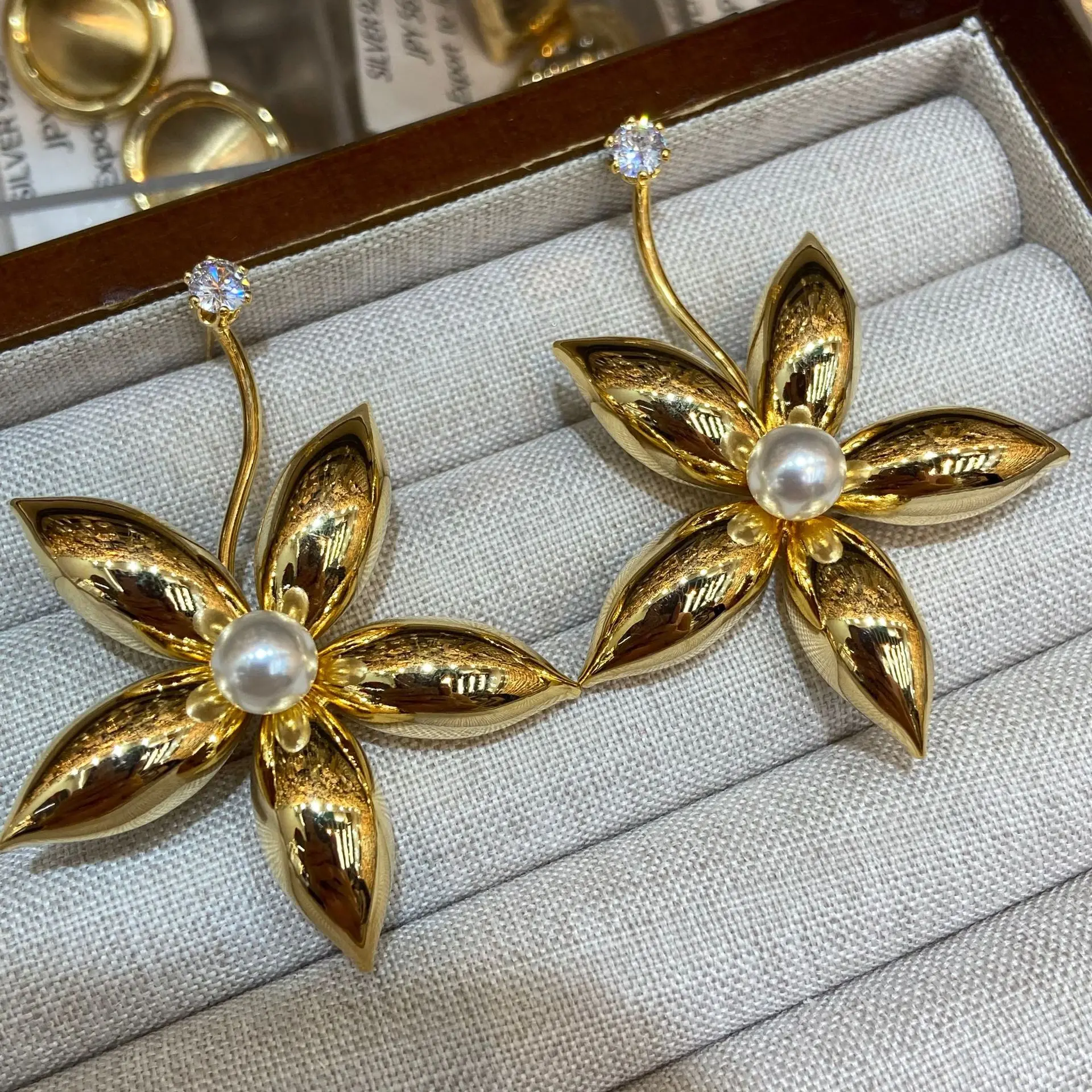 

Роскошные серьги-капли золотого цвета с цветами для женщин, гиперболический жемчуг, винтажные украшения, дворцовый стиль, элегантная мода, Pendientes Mujer