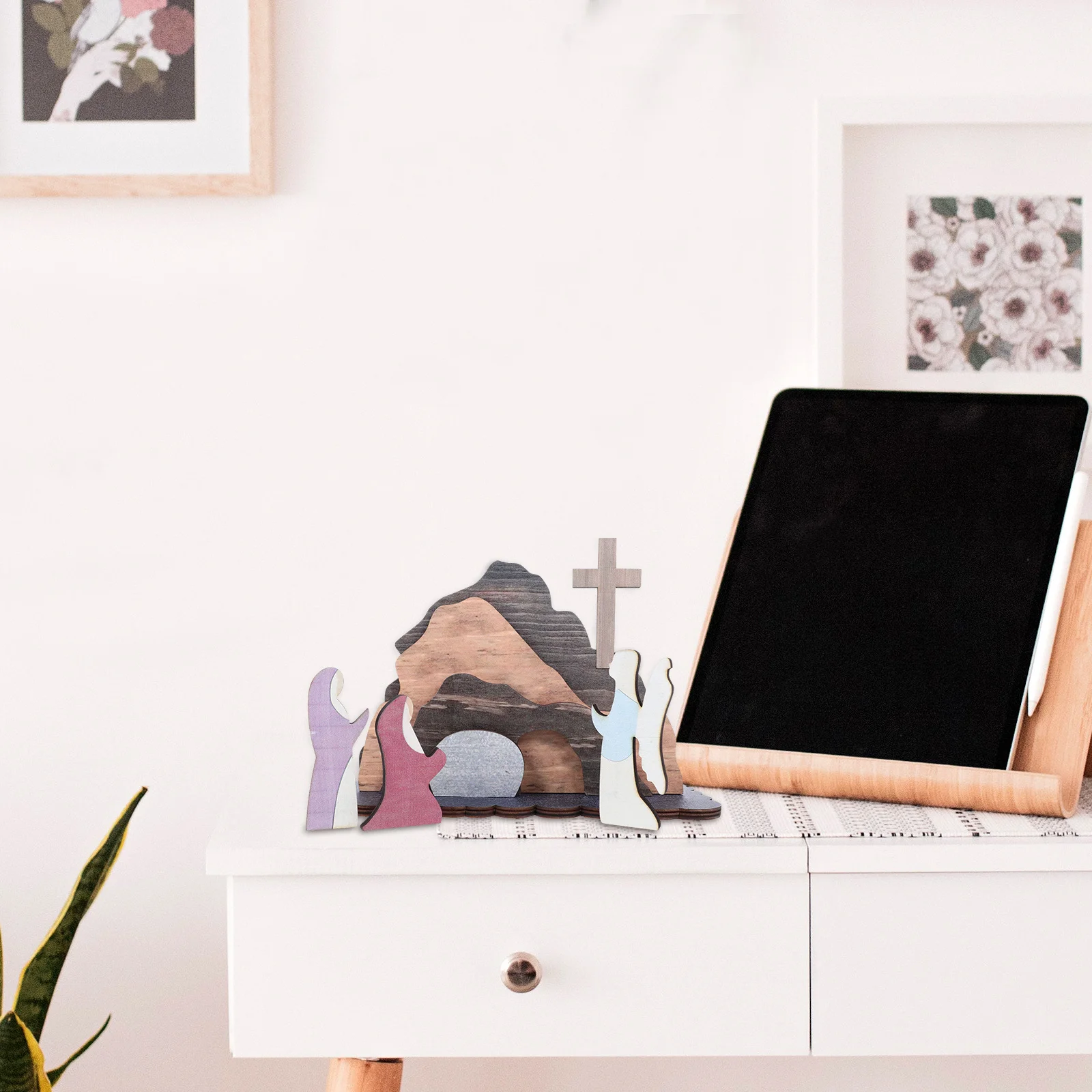 

1Set Tabletop Statue Easter Scene Wood Decoration Premium Wooden Carving Ornament for Indoor Outdoor Festive Display