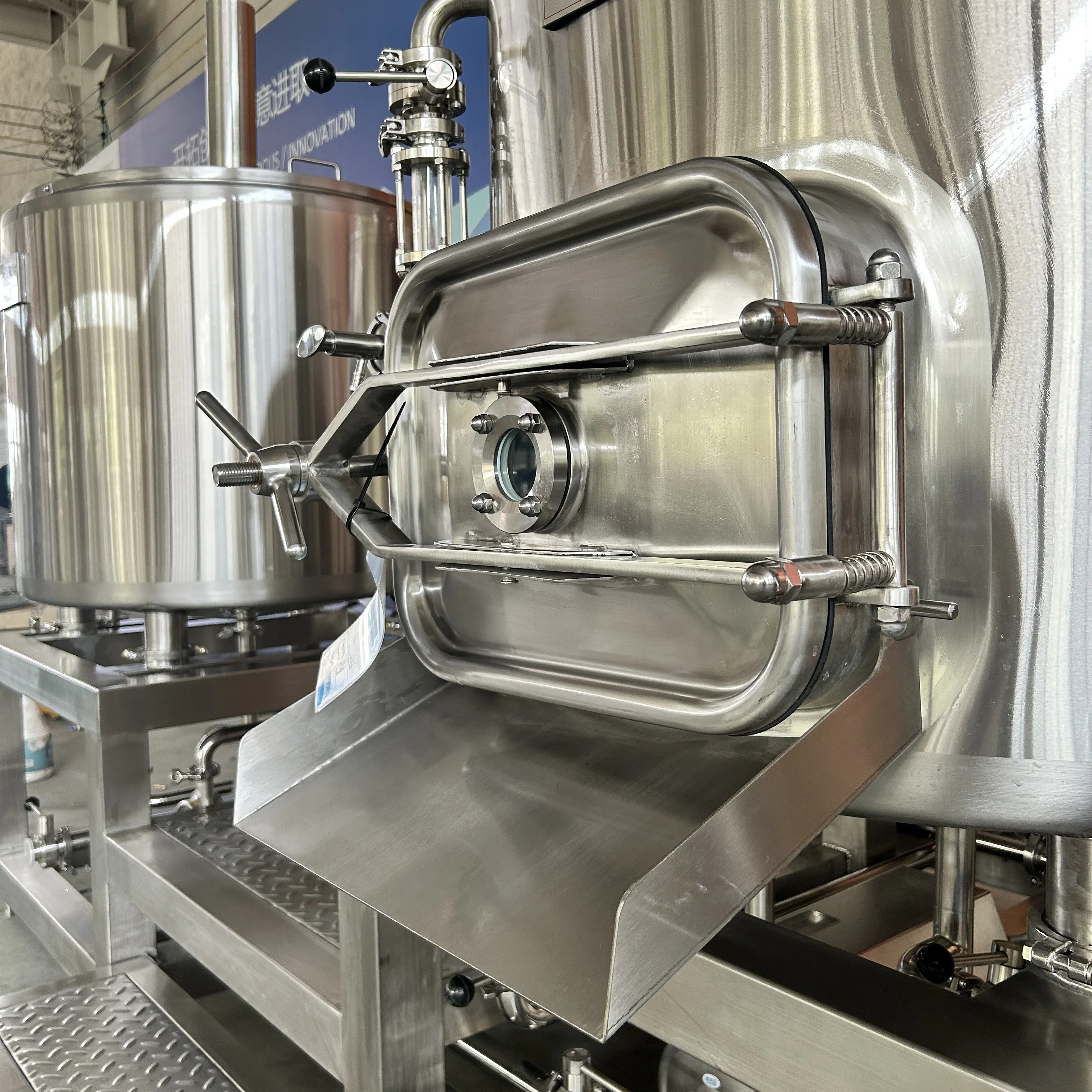 상업용 100L 맥주 양조 시스템 3조식 완전한 수제 맥주 장비 스테인리스 스틸 CE 인증 판매 중