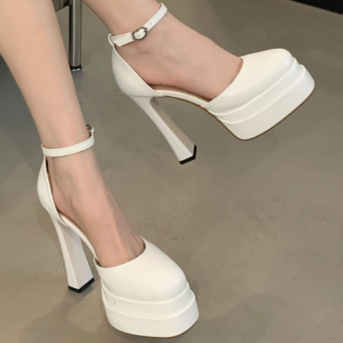 

Модные женские сандалии, новинка 2025 года, стильная летняя обувь с одним ремешком и боковым вырезом на толстой платформе и высоком каблуке 12 см, большой размер 42