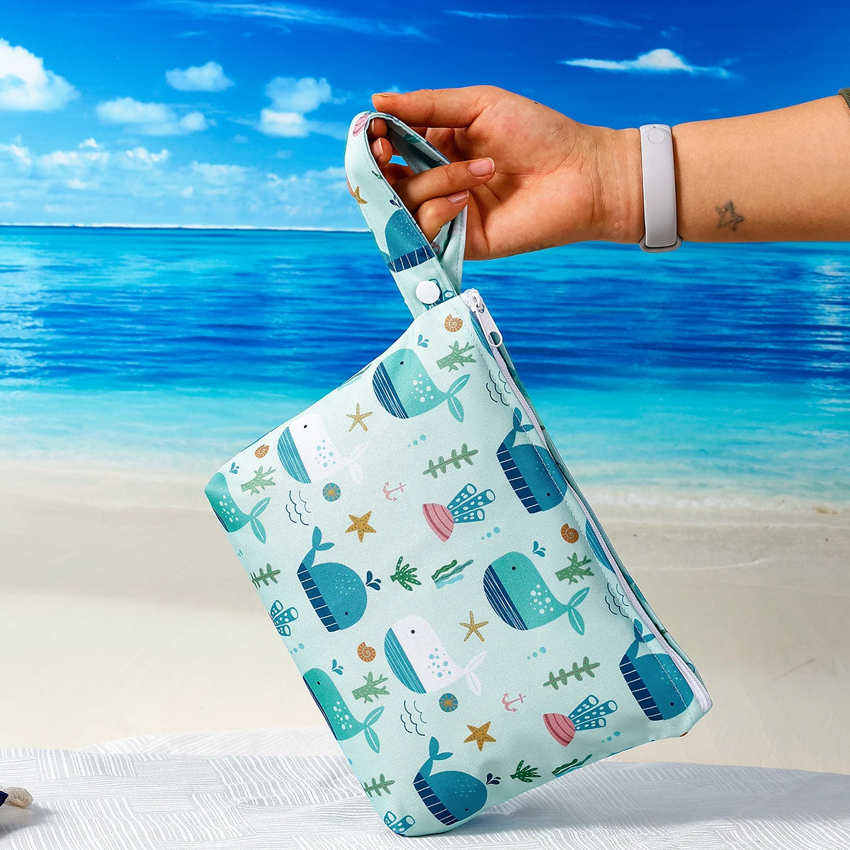 HappyFlute New 20*24CM Zippered Mini Pocket Wetbag With Handle Reusable PUL Fabric Cute Pattern Baby Storage Travel Bag