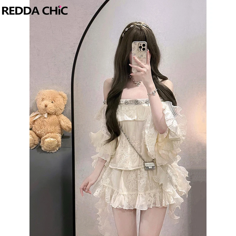 

ReddaChic элегантный топ на одно плечо, юбка, женский комплект, рубашка с рукавами-колокольчиками и вышивкой, мини-юбка с оборками, летняя вечерние пляжная одежда
