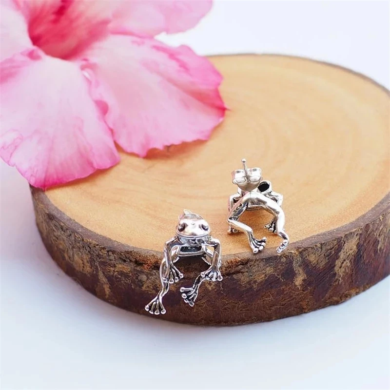 2pcs Cute Frog Earring For Women Vintage Silver Color Punk Gothic Animal Stud Earrings Pirecing Female Charm Party Jewelry Gift image 4