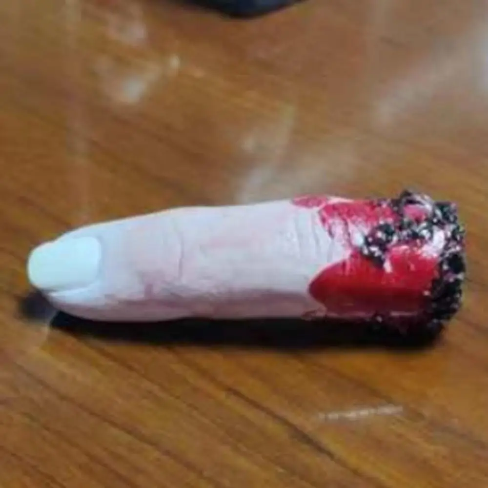 Prank Prop Realistic Design Severed Finger Prop Bloody Effect Artificial Bloody Finger Prop Scary Spooky Horror Decor Halloween