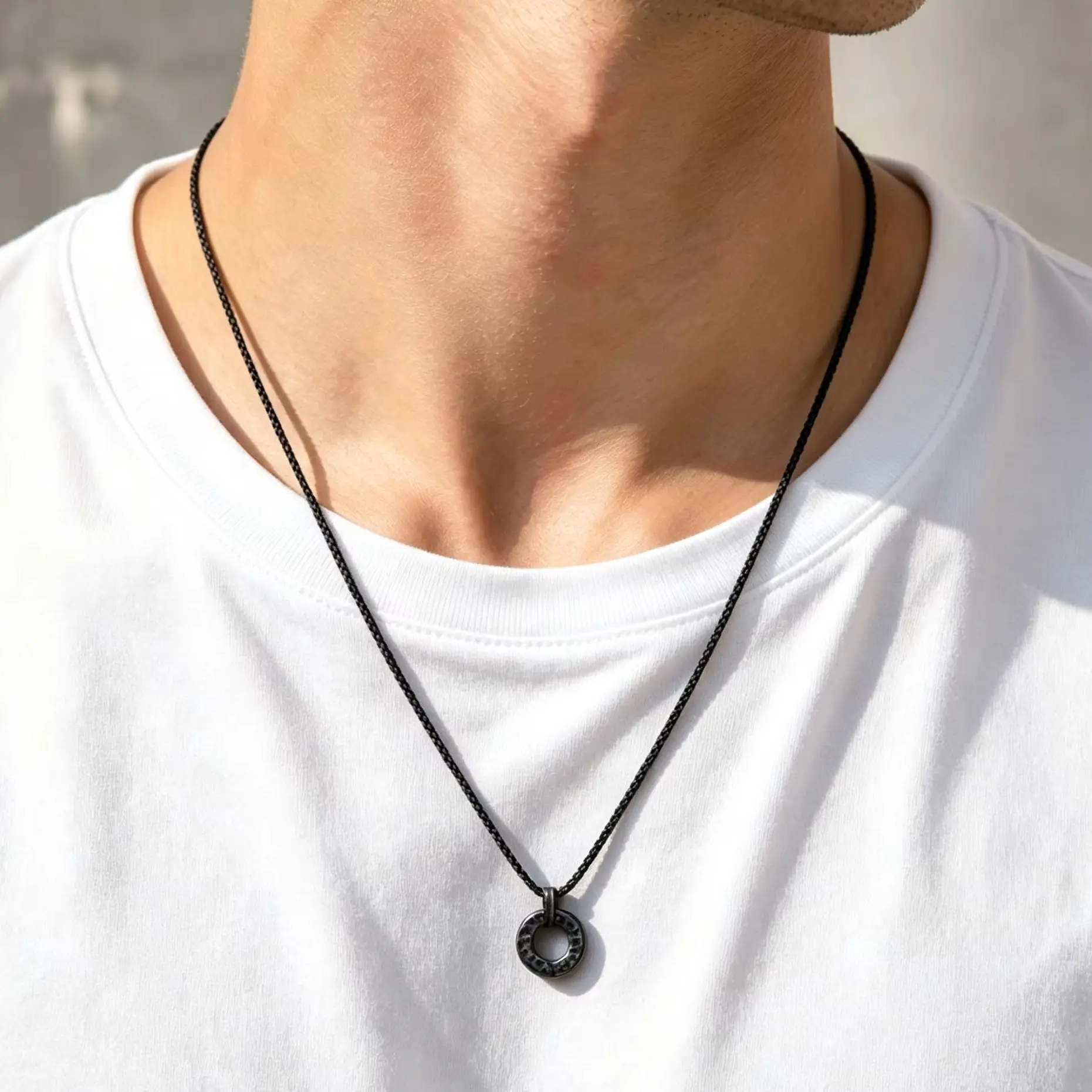 Vintage Stainless Steel Hammered Round Circle Pendant Necklace for Men, Stylish Punk Jewelry Accessories Gift for Him Dad