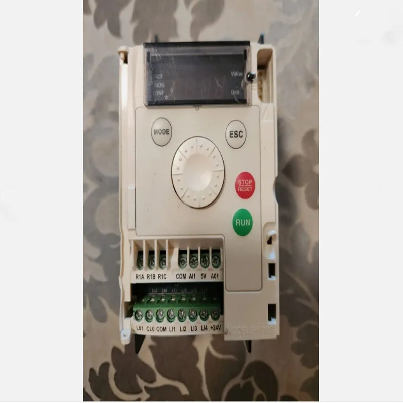 

Новый оригинальный инвертор ATV12HU15M2 ATV12HU22M2 ATV12H018M2X ATV12H037M2X ATV12H075M2X ATV12HU15M2X ATV12HU22M2X