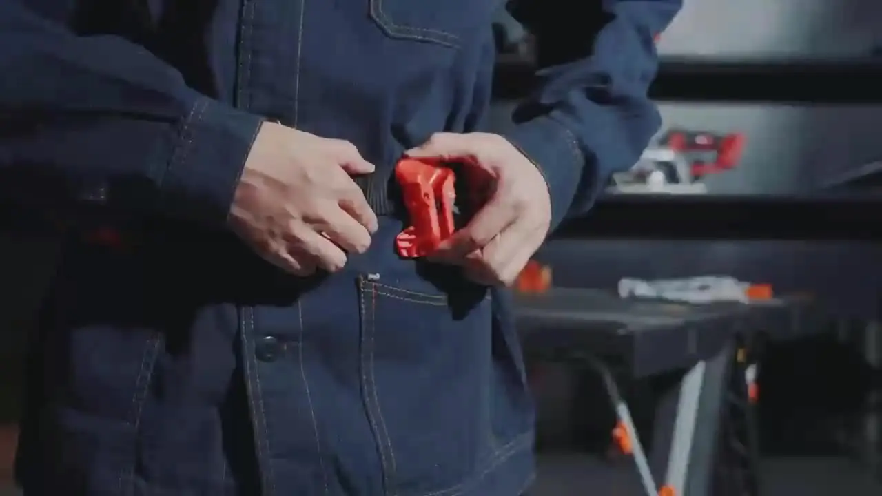 

Quick-Release Self-Locking Holster for Hand Drills – Wear-Resistant, High-Altitude Fall Protection, Portable & Multifunctional