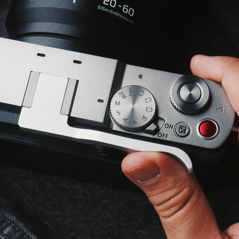 

Metal Hot Shoe Thumb-Up Hotshoe Thumb Up Grip For Lumix S9 Camera Hand Grip With leather protect Accessories