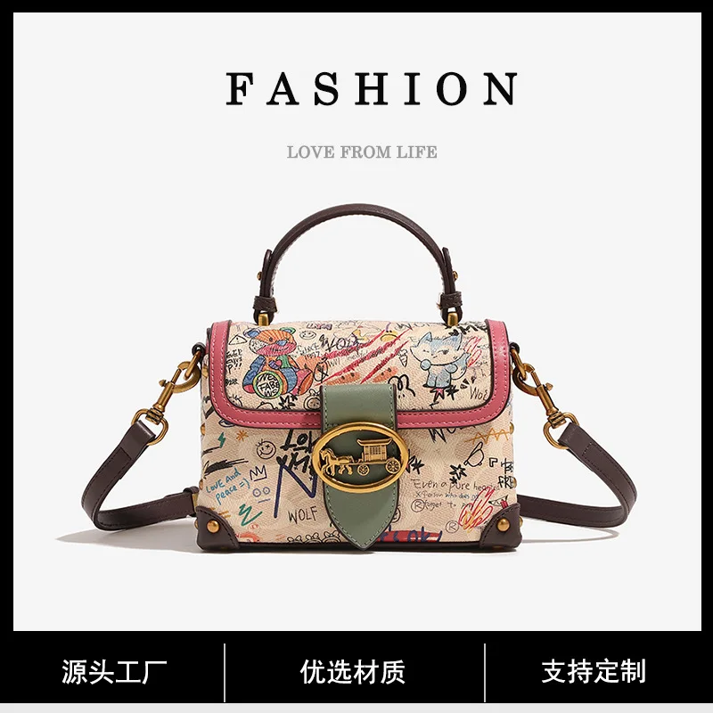 borsa-a-tracolla-piccola-quadrata-da-donna-2026-nuova-collezione-con-graffiti-orso-e-blocchi-di-colore-stile-lusso-leggero-fornitura-all'ingrosso