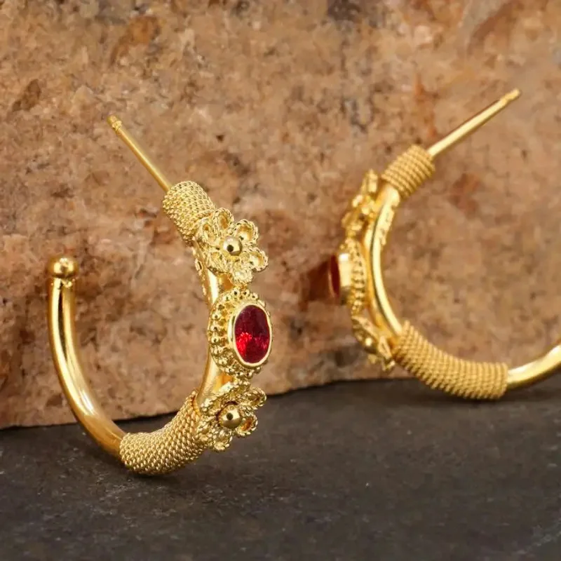 New Elegant and Exquisite Antique Ear Ring Design with Red Zircon, Elegant Chinese Style High-end Floral Brushed Accessories