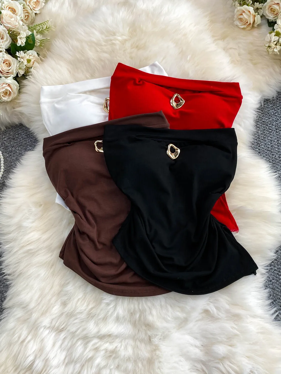 Sexy Metal Buckle Hollow out Tube Top Vest with Chest Pad Slimming Asymmetrical Knitted Crop Top for Young Women