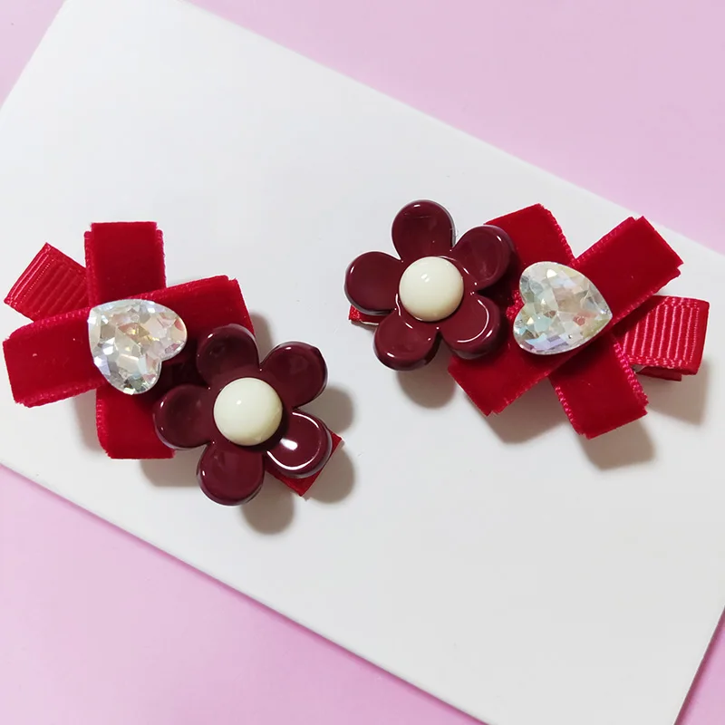 

1 пара, милые новогодние заколки для волос с красным цветком и бархатным бантом для женщин и девочек, заколки для волос в форме сердца со стразами, заколки для волос, аксессуары для волос