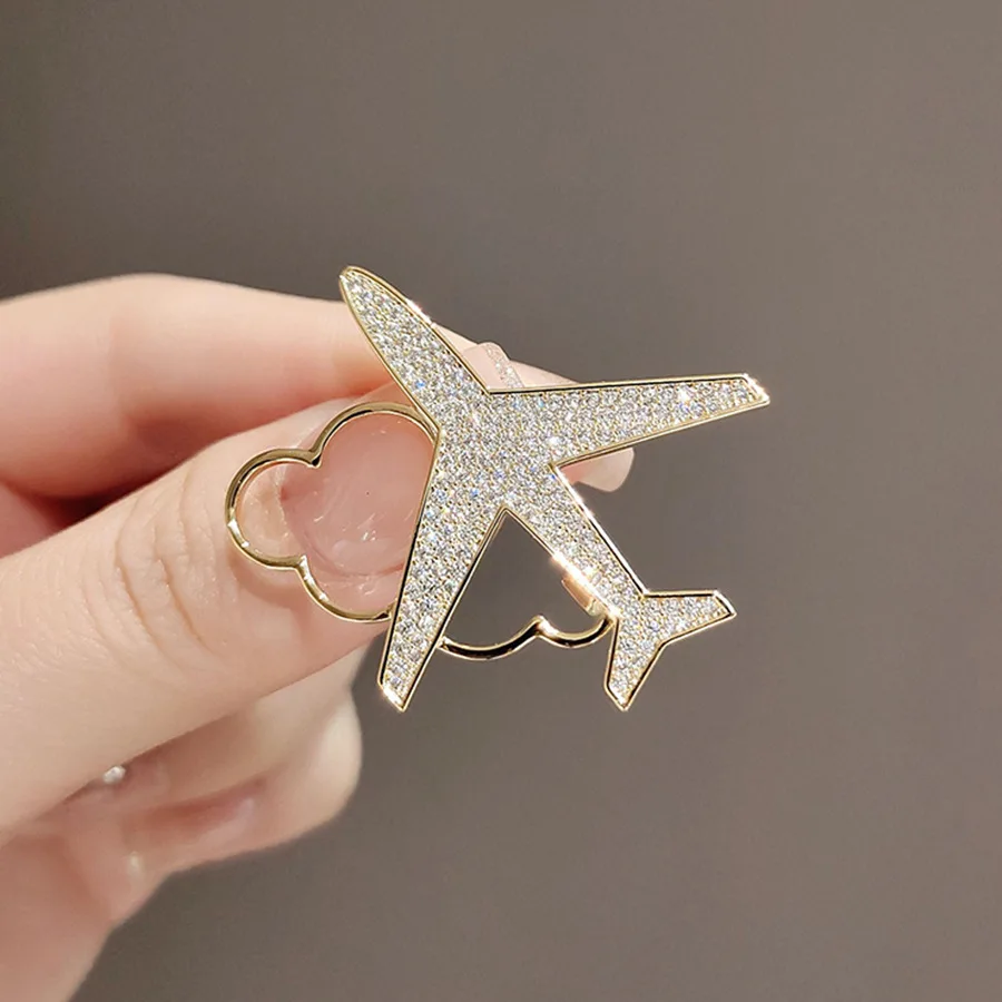 Exquisite gold color mini plane fly design versatile fashion trend personalized accessory buckle brooch