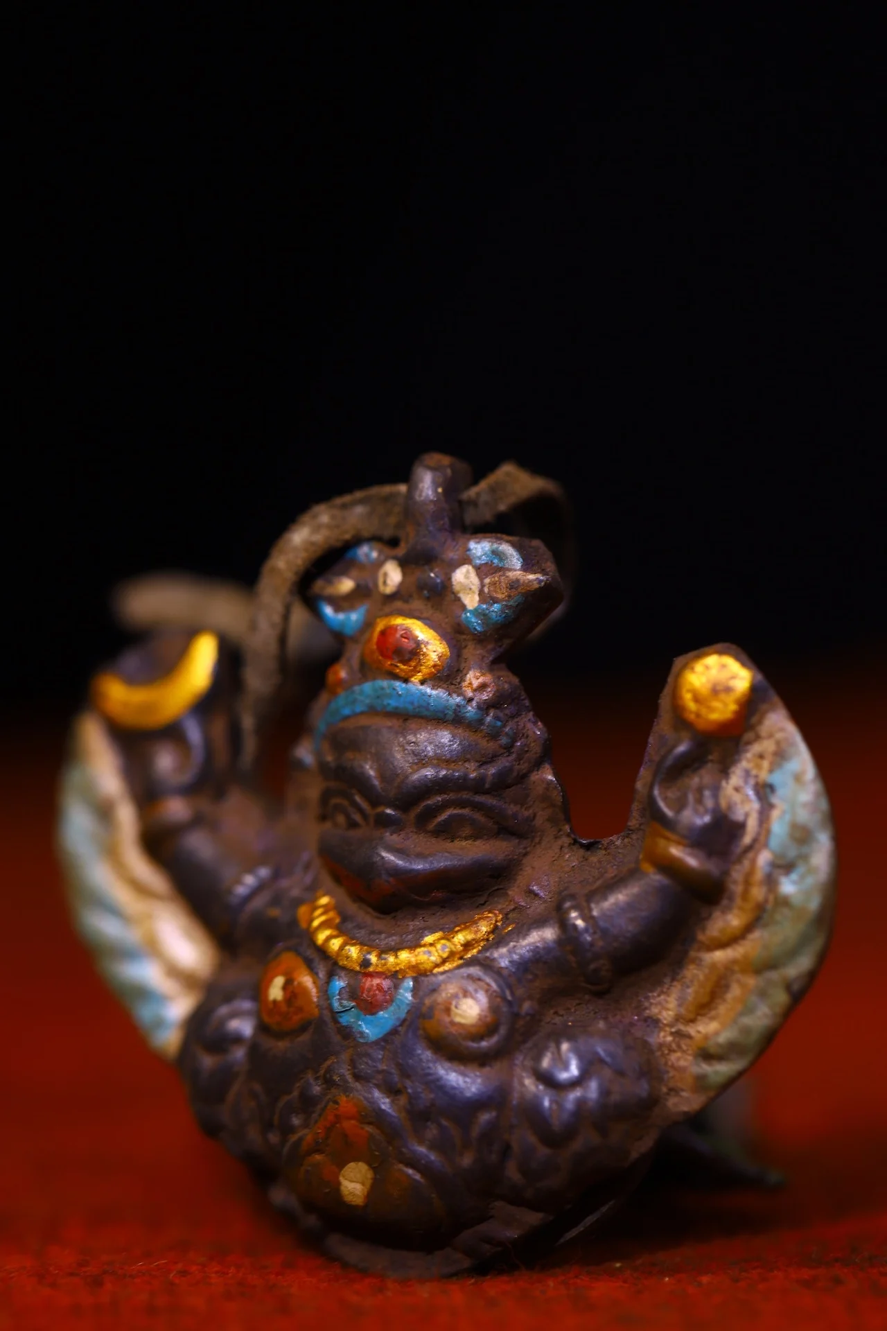 

3"Tibetan Temple Collection Old Bronze Cinnabar Painted Garuda Dhwaja Buddha Card Protector Buddha Pendant Amulet Town house