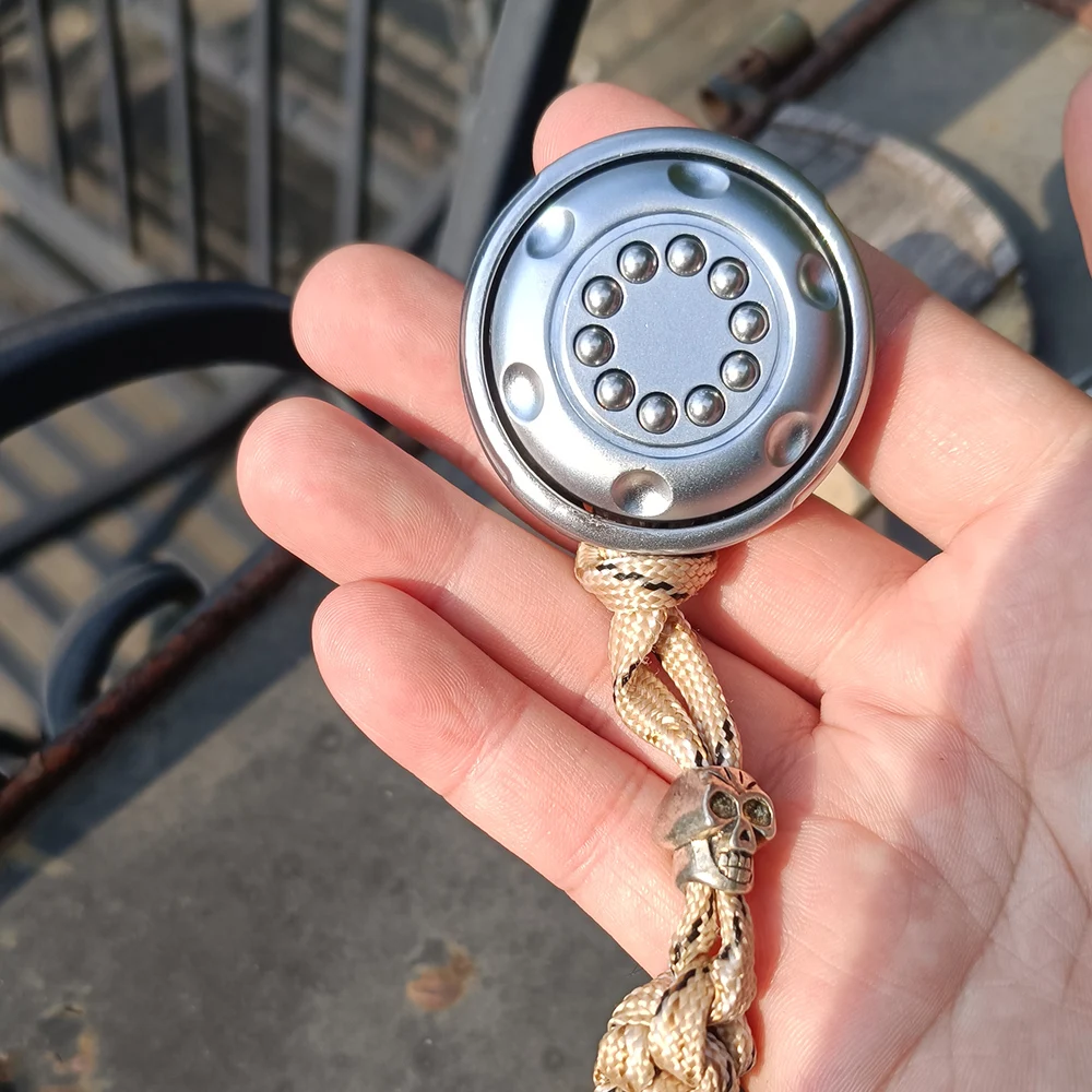 EDC عملة معدنية تململ سبينر دفع وسحب السقاطة اللمس الضغط تململ سبينر لعبة قلادة