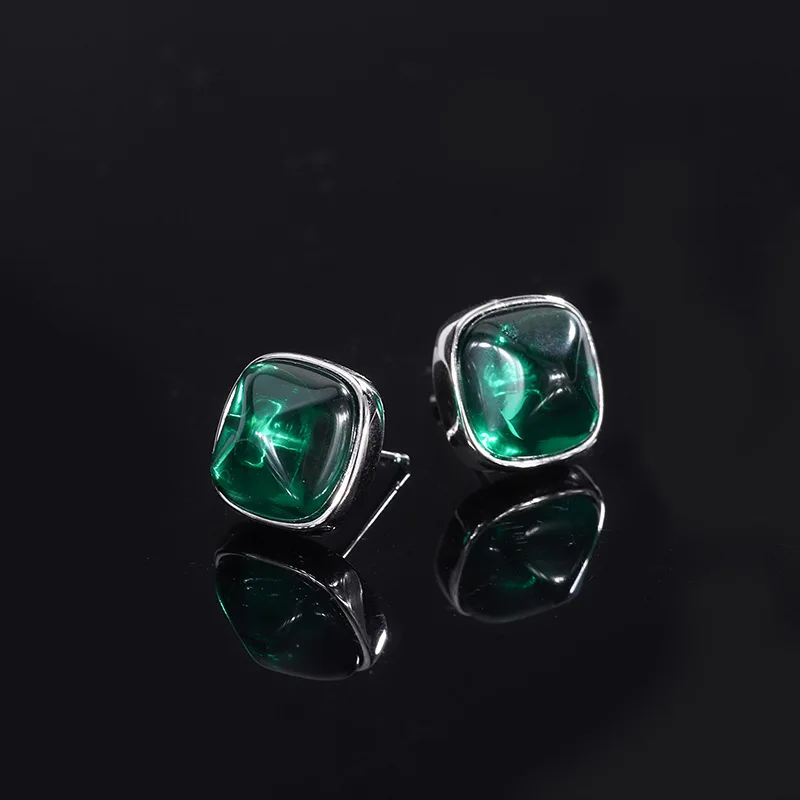 New fashion trend S925 silver inlaid 5A zircon emerald emerald red sapphire sapphire sugar tower simple earrings ladies