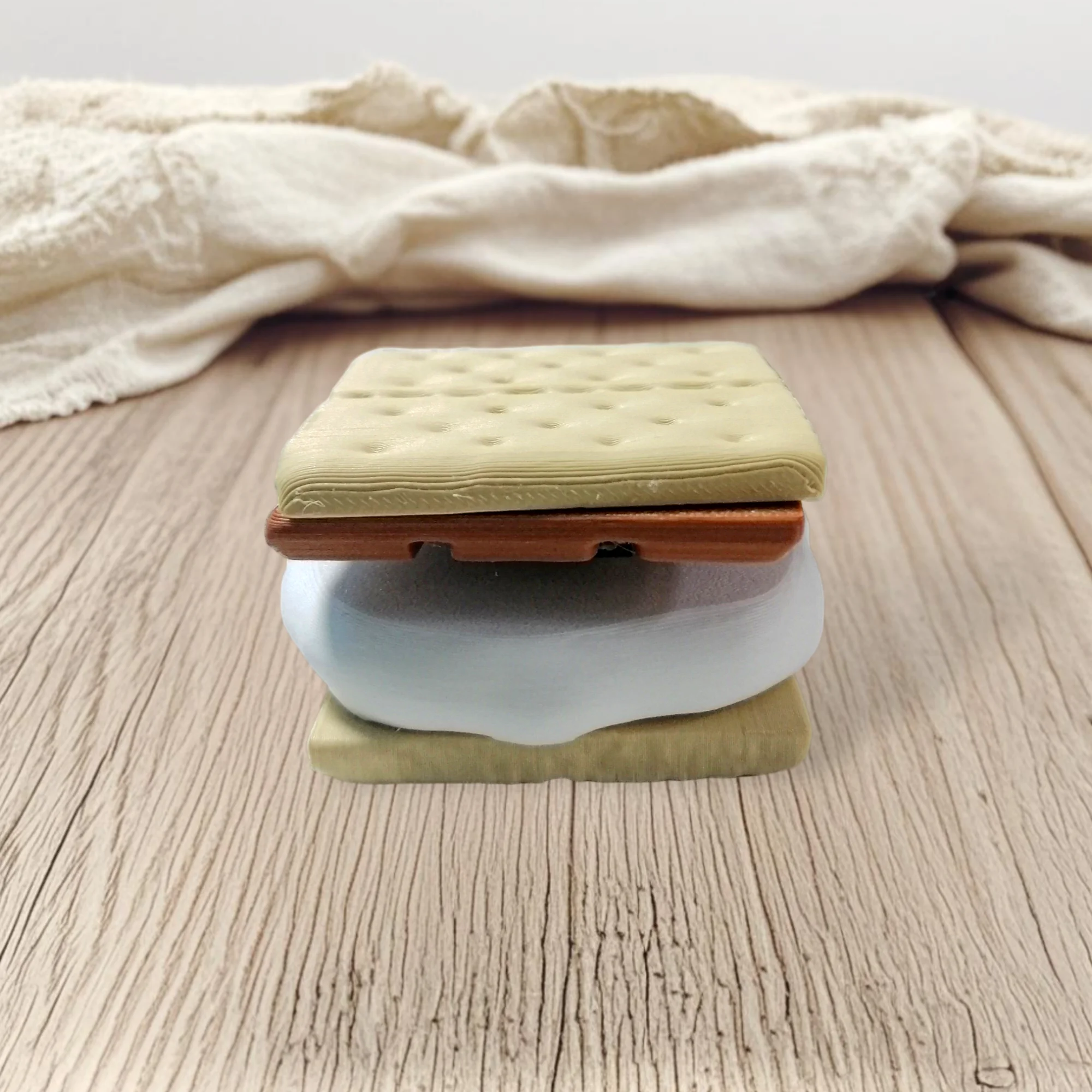 Die Kunststoff-Sandwich-Brotfigur ist nicht leicht zu brechen und ist ein perfektes Geschenk für Büros, Wohnzimmer und Schreibtische