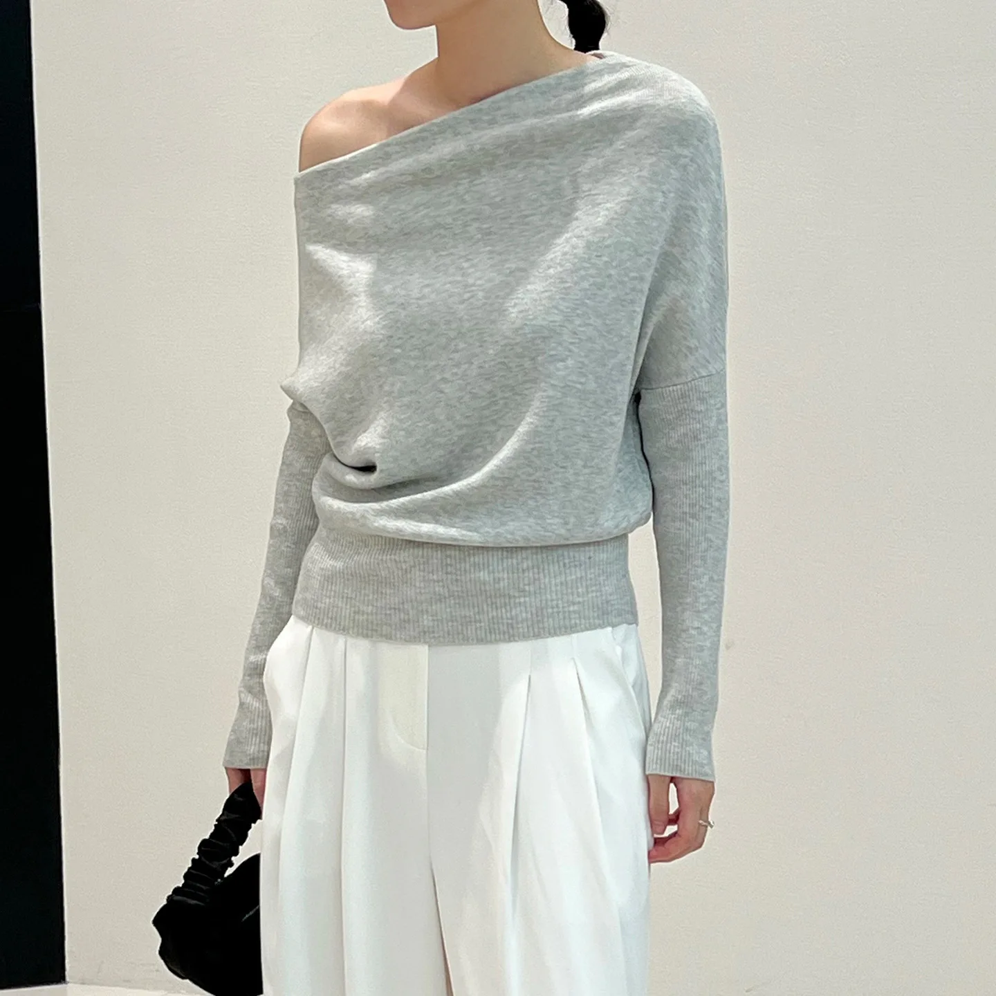 เสื้อสเวตเตอร์ไหมพรมผู้หญิง แขนยาวทรงแบทวิง คอเฉียง ทรงหลวม สไตล์ลำลอง เหมาะสำหรับใส่ทำงาน ฤดูใบไม้ร่วง ปี 2025