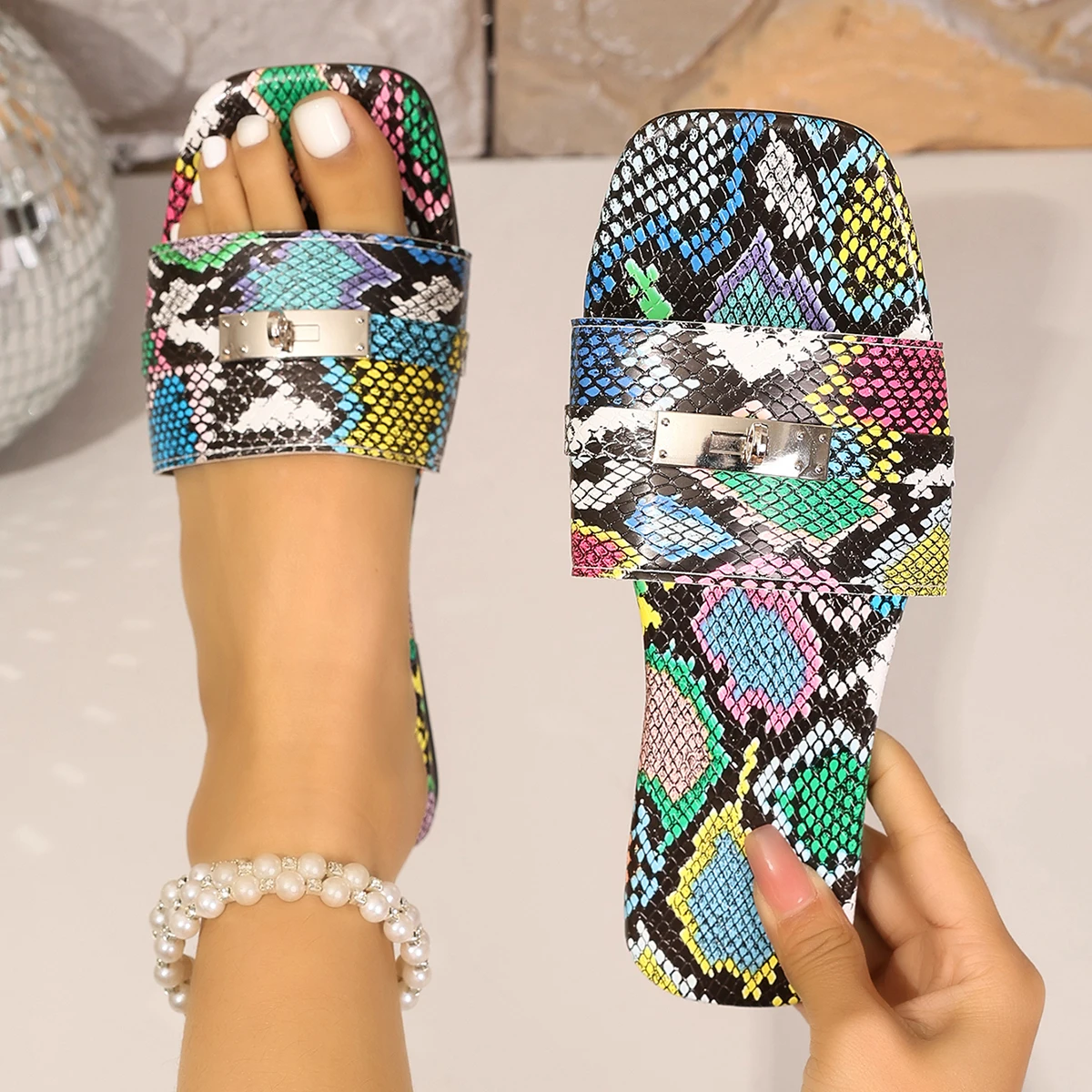 Women Slippers Fashion Snake Skin Pattern Flat Slippers Non-Slip Outdoor Sandals Designer Daily Beach Shoes Female Slides Women