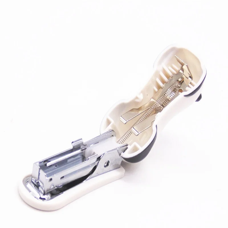 Set di cucitrici combinate Little Panda Graffette da 10 dimensioni Mini strumento di rilegatura portatile per studenti scolastici per ufficio