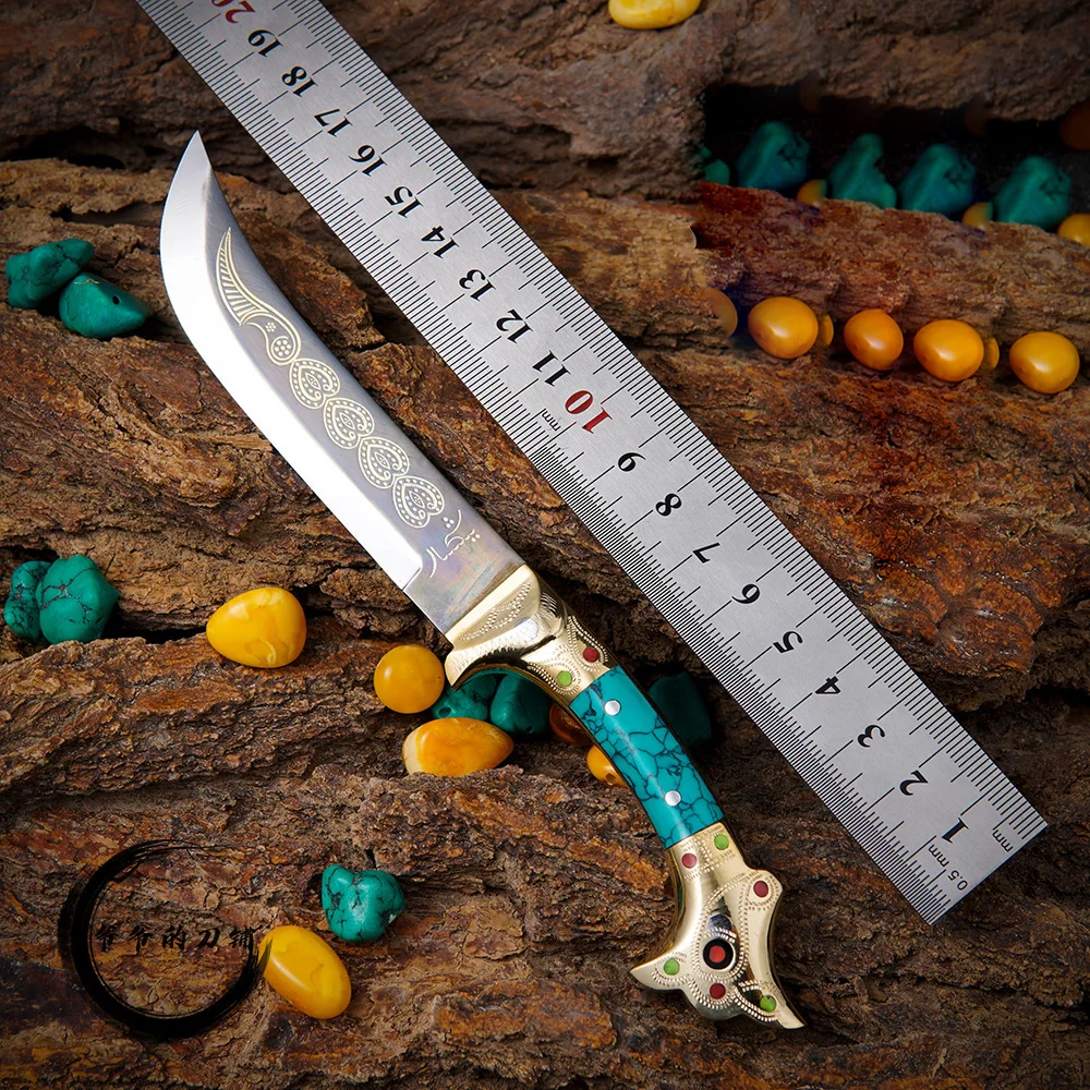 

Ручной кованый нож из подшипниковой стали с латунной ручкой с бирюзовым хвостом павлина — бритва для мяса и фруктов