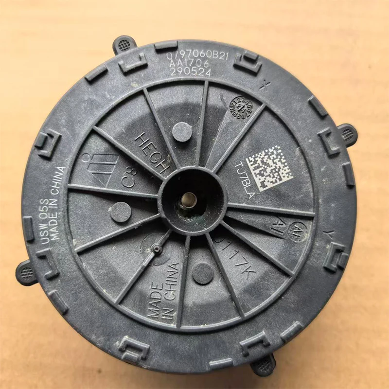 

3pin Rear Mirror Motor Electric Glass Lens Adjustment For Mercedes-Benz C Class W206 2022 2023 2024 2025