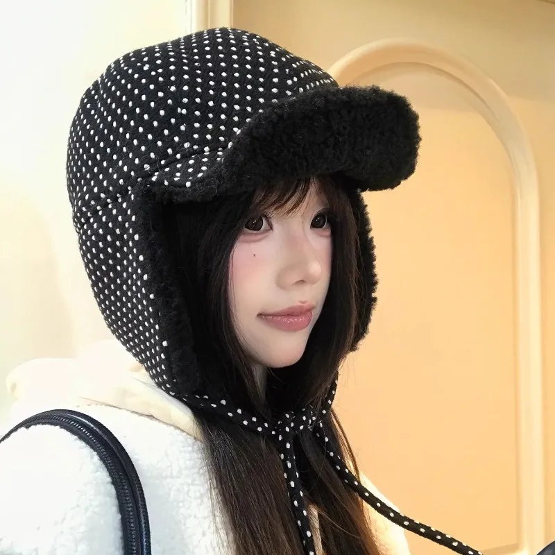 الكورية الأزياء البولكا نقطة الطباعة حزام سدادات حماية الأذن المرأة القبعات الشتاء السفر الدافئة تنوعا سميكة أفخم منفذها قبعة