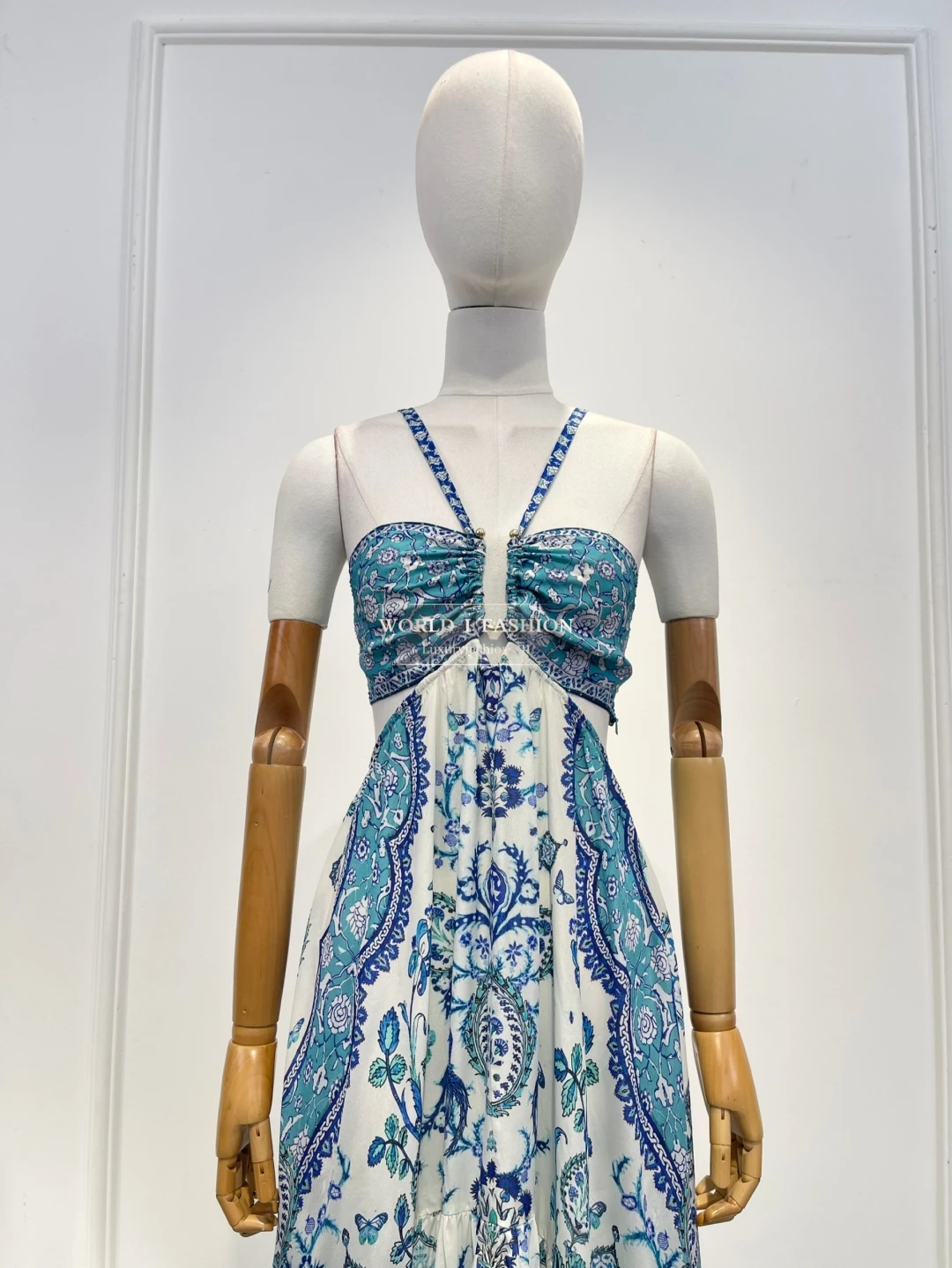 Vestido midi con cuello halter y cintura recortada sin mangas con estampado floral azul de seda de alta calidad para vacaciones