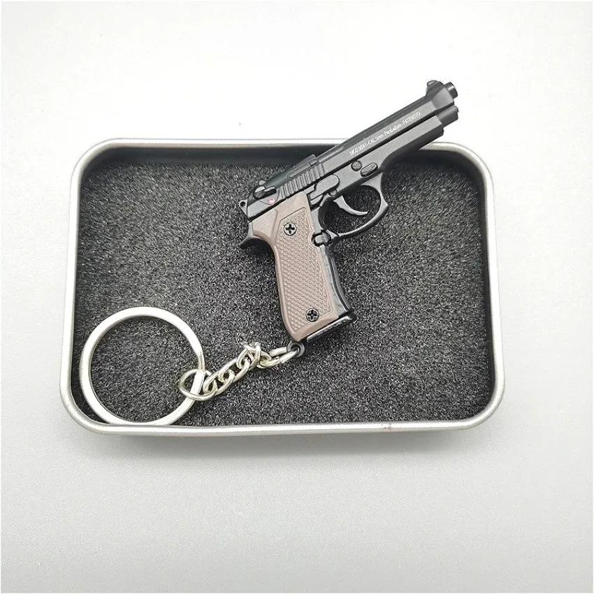 1:4 92F Alloy Pistol Model Keychain Pendant With Holster, Toy Guy Key Holder Game Fans Backpack Jewelry Keyring, Christmas Gift