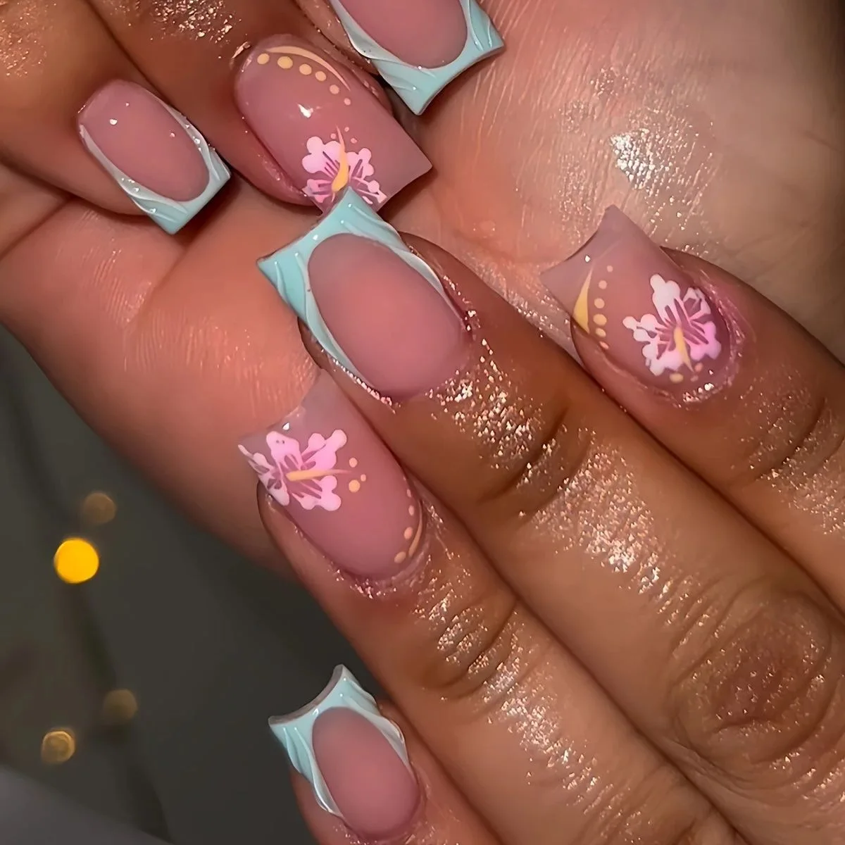 Nuevo Diseño de Uñas 2026, Estilo Europeo y Americano, Dulce y Fresco, con Flores Francesas Tridimensionales, de Longitud Media