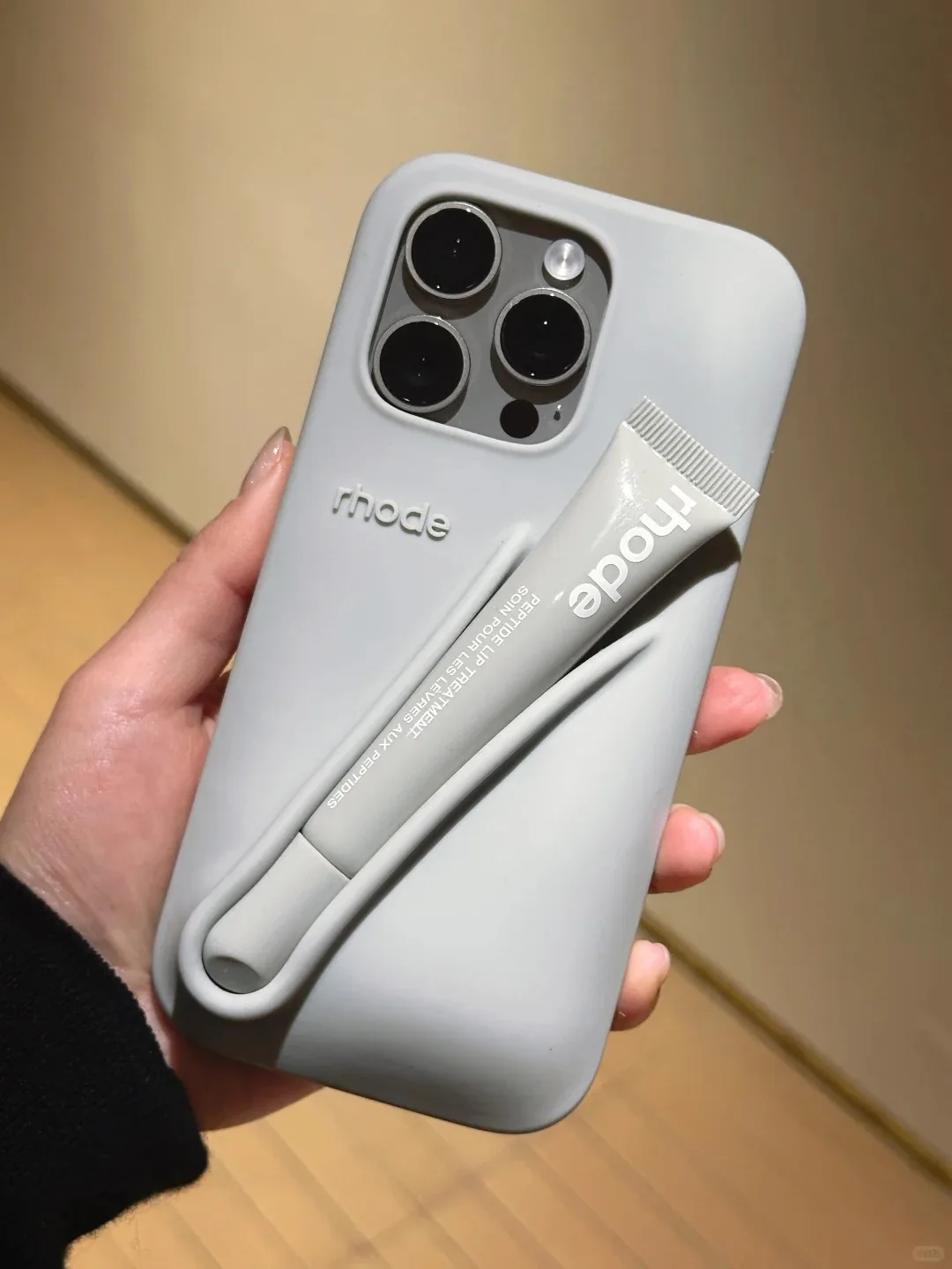 حافظة صيفية لهاتف آيفون 17 16 15 14 13 12 11 Pro Max Plus 16E حامل ملمع شفاه هوائي من السيليكون غير اللامع مع غطاء صندوق