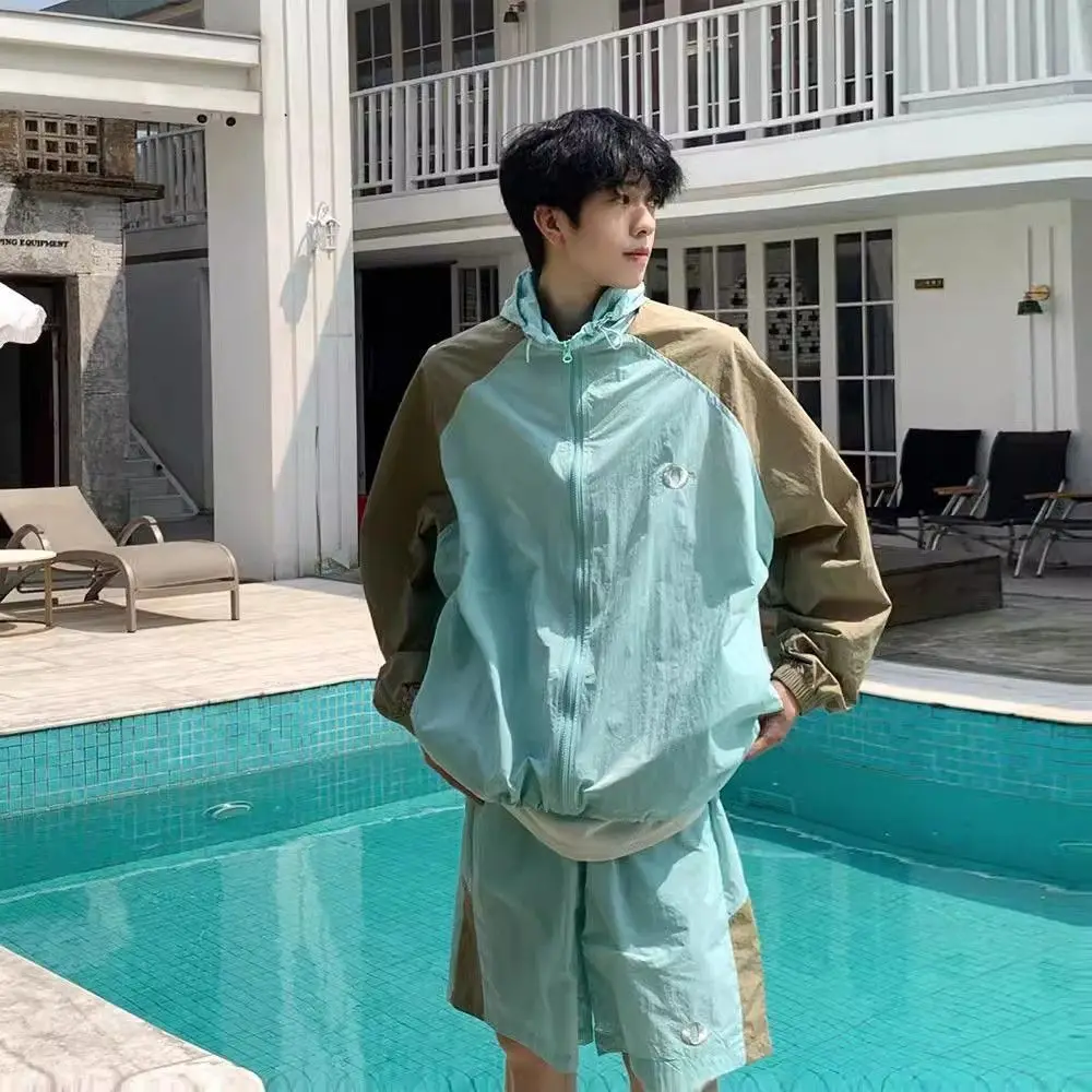 

Летний мужской комплект для защиты от солнца: куртка с капюшоном и быстросохнущие шорты, стильная уличная одежда из двух предметов