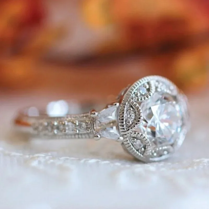 European and American Carat Zircon Ring with High-end Design, Trendy Elegance, Inlaid with Round Shiny Zircon Engagement Jewelry