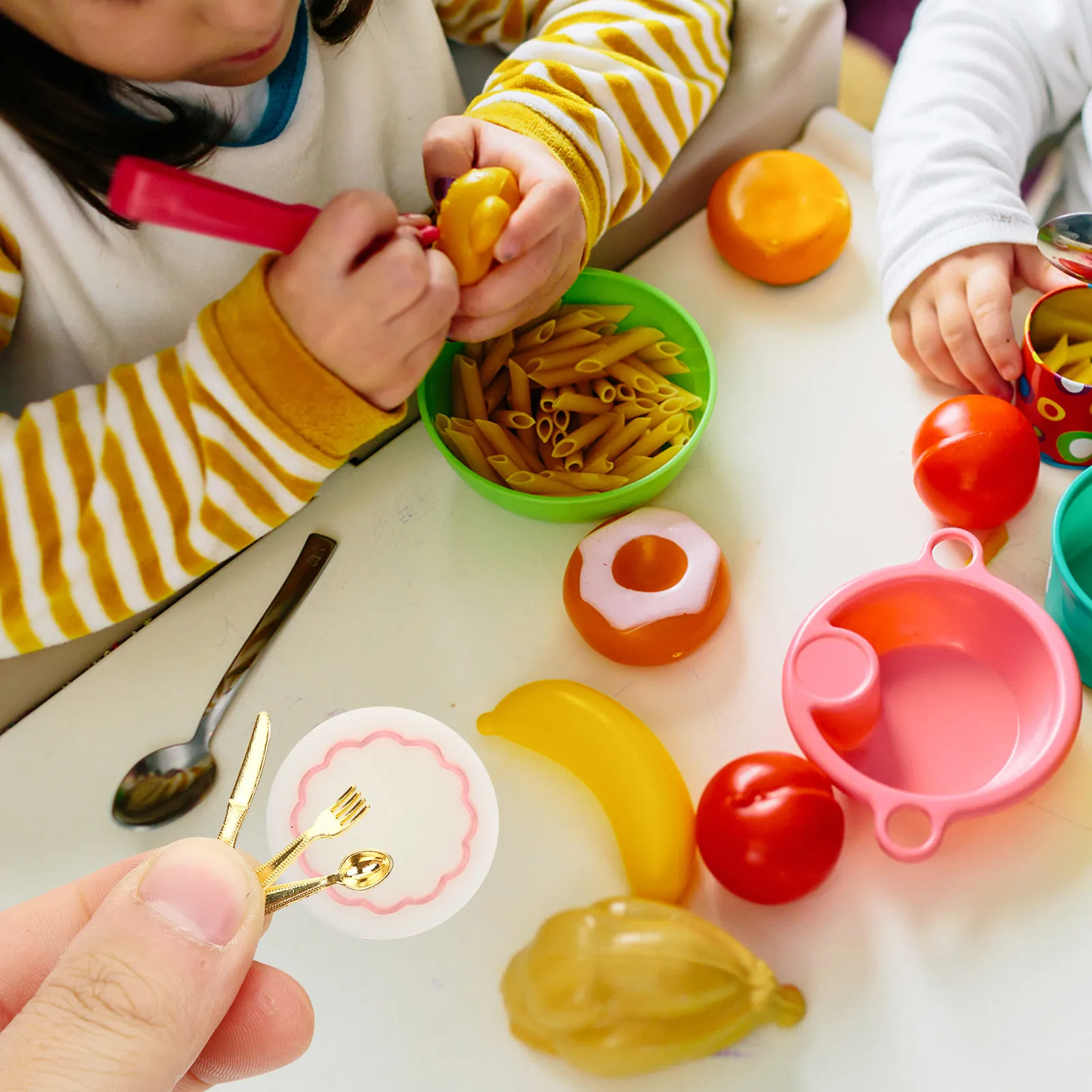 

6Sets Miniature Tableware Set Realistic Resin Alloy Mini Kitchen Accessories for Dollhouse Decoration Mini House Plates Forks