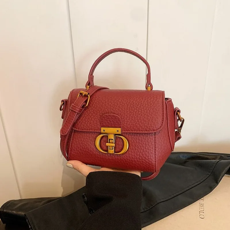 

2026 New Korean Style High-end Women's Bag, Niche Design, Textured & Versatile (Hand-held/Underarm/Shoulder)