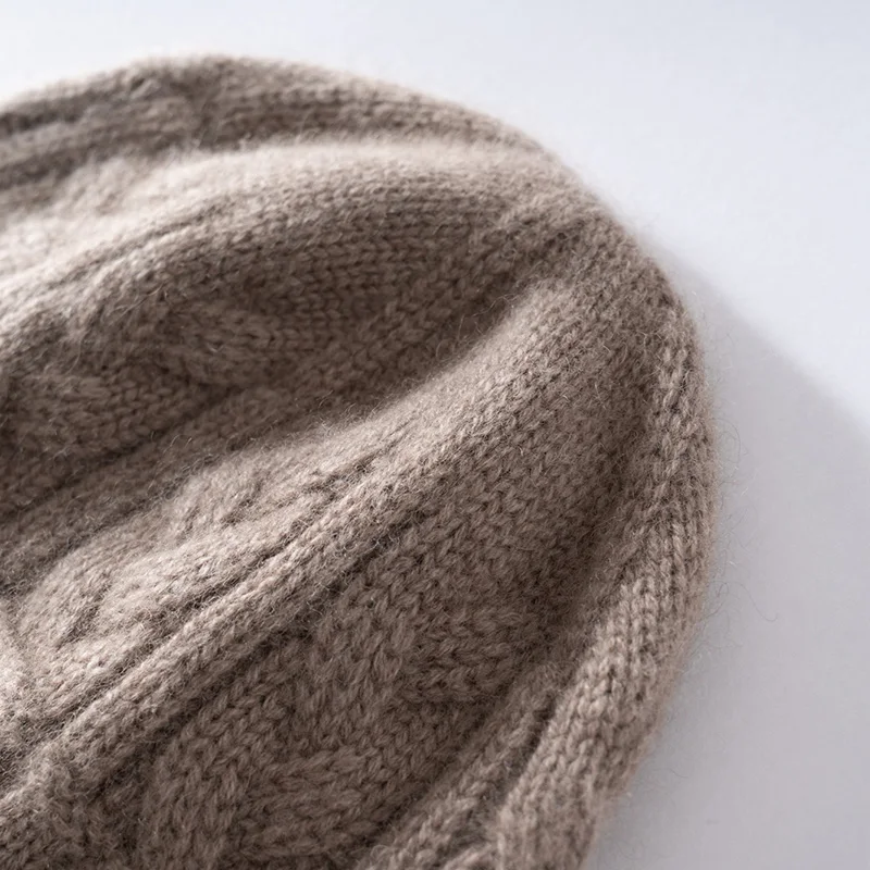 100% hochwertige Kaschmirmütze für Damen, weiche, warme Wintermütze, gestrickte, lässige Outdoor-Mütze in Unifarbe mit geripptem Twist-Muster. – Detail 9