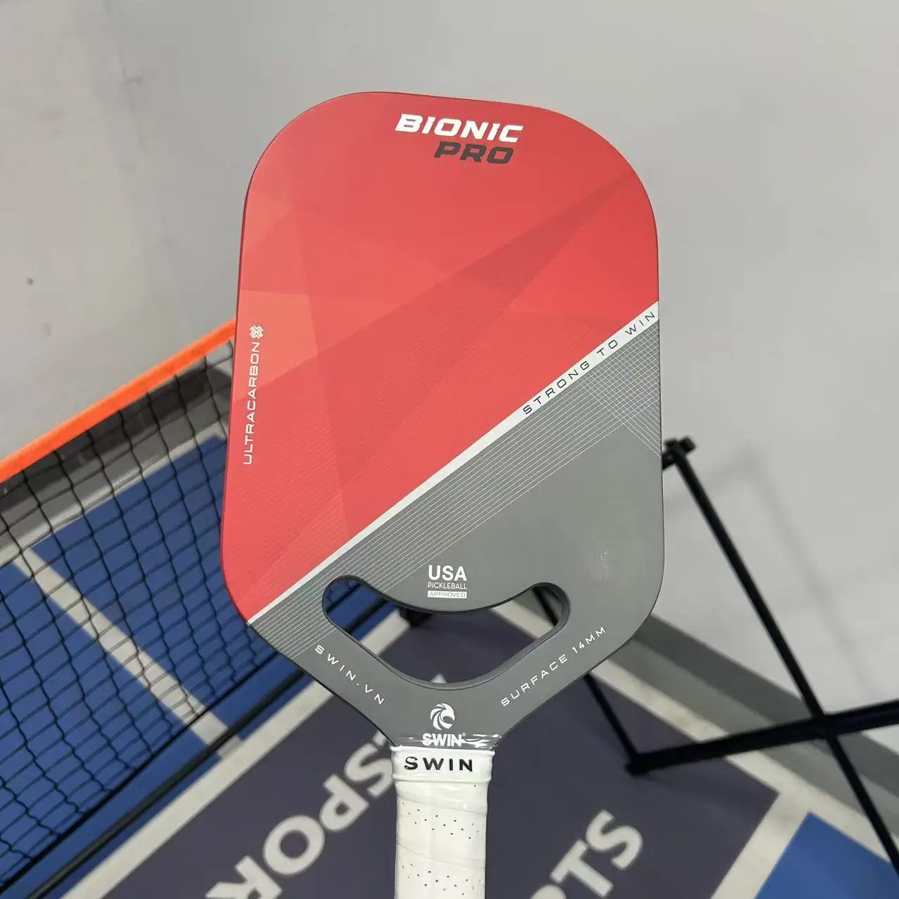 La nuova racchetta senza telaio presenta un design con faccina e fibra di carbonio da 14 mm di livello professionale per prestazioni nella pagaia da pickleball