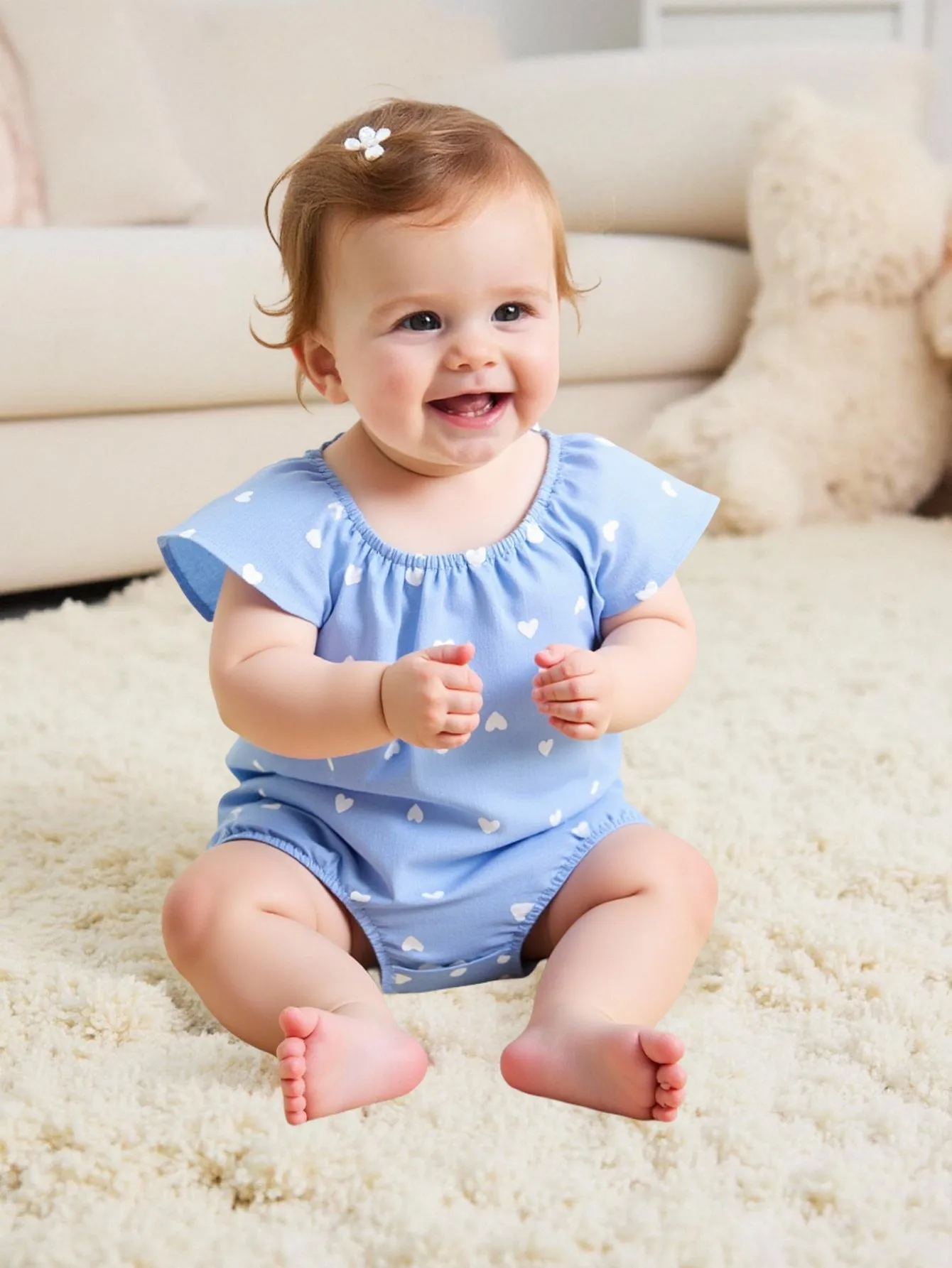 Süßer Baby-Mädchen-Strampler mit kurzen Ärmeln und Herzdruck, inklusive Haarschmuck, für den Sommer.