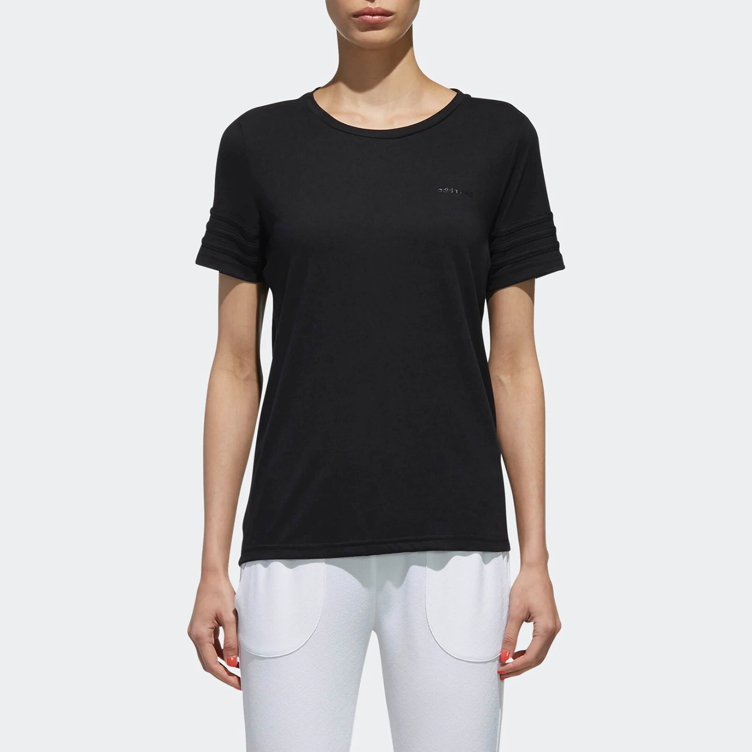Camiseta Adidas Authentic New Neo de manga corta con cuello redondo y capucha para mujer DM4306