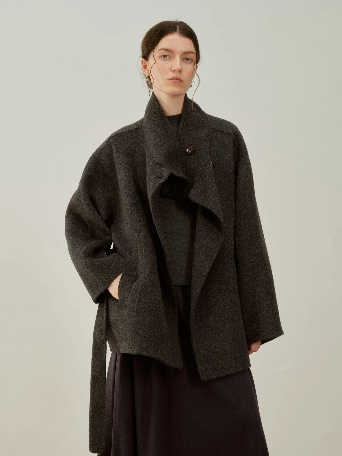 

ISENSEE Casual Woolen Coat Women's Stand Collar ort Faion Outerwear Thiened Winter Jaet Sli Draped ape