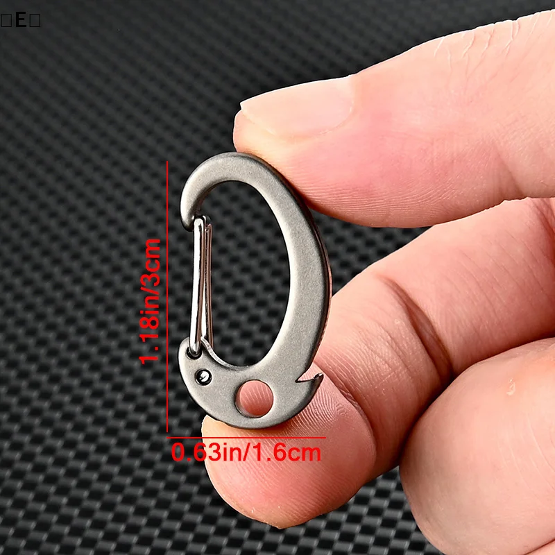 〔E〕1 Stück Hochleistungs-Karabiner aus Titanlegierung mit Schnellverschluss-Haken und Titan-Schlüsselring-Set, Rucksackhaken