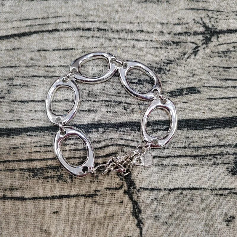 

Новый изысканный браслет 2026 года в европейском и американском стиле, идеально подходящий для повседневного и модного образа.