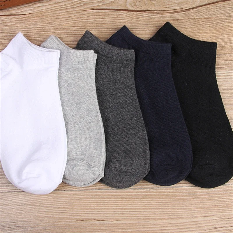 Mrmt 2024 brandneue Herren Boots socken reine Farbe lässig für männliche Männer Socken Polyester Baumwolle Mann kurze Socken