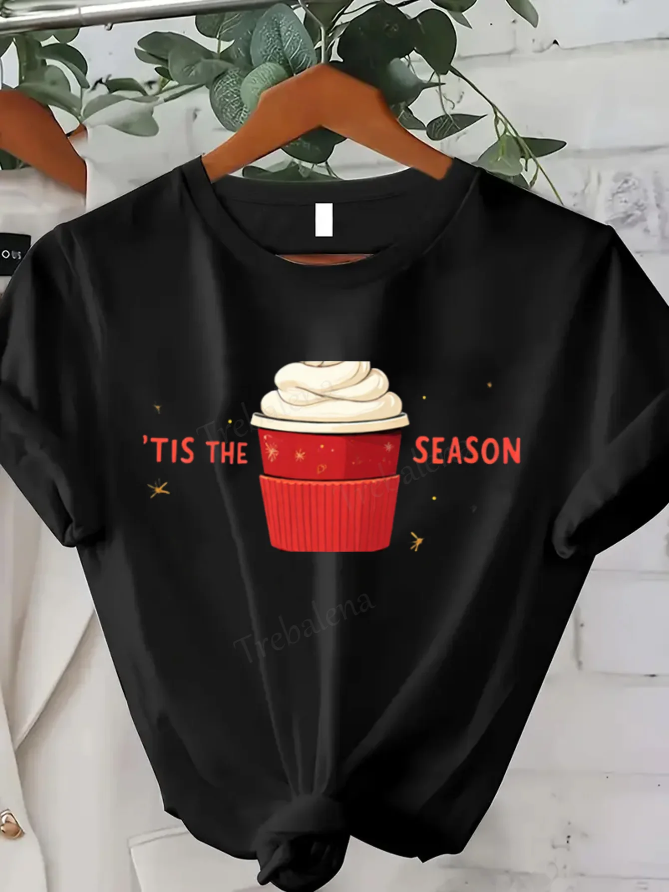 

Women T-shirt 'Tis the Season Cupcake T-Shirt - Festive Holiday Tee