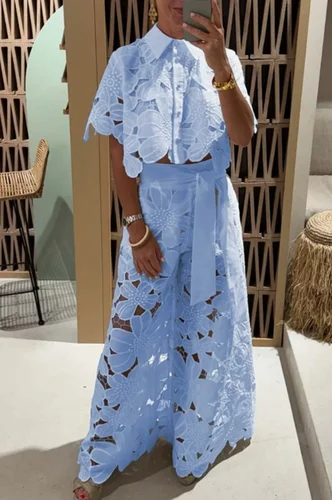 Conjunto de 2 uds de encaje para mujer, traje bordado Retro con temperamento hueco, blusa de manga corta con botones elegantes, Tops y pantalones con cordones, 2025