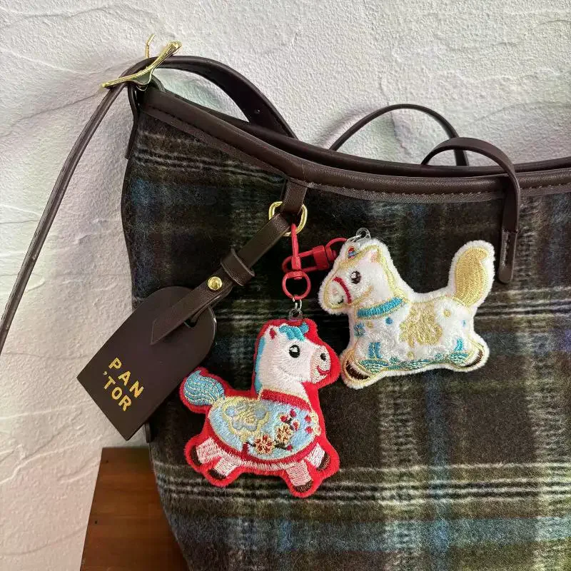 Leuke cartoon pluche pony hanger sleutelhanger Kawaii pluche paard broche rugzak decoratie hanger accessoires nieuwjaarscadeau