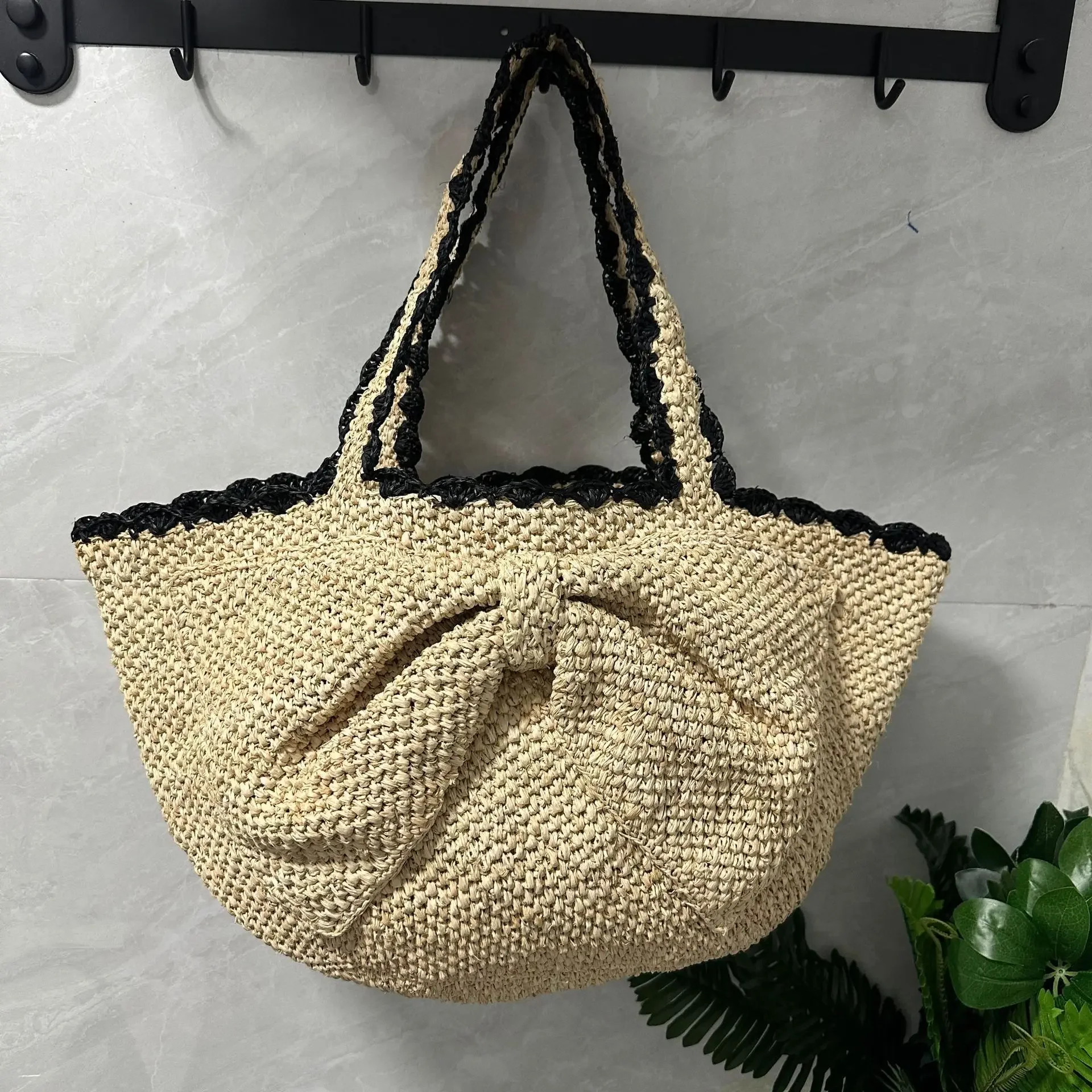 

Летние пляжные сумки с бантом для женщин, соломенная сумка из рафии ручной работы, новая богемная тканая сумка-тоут, дорожные сумки-ведра для покупок