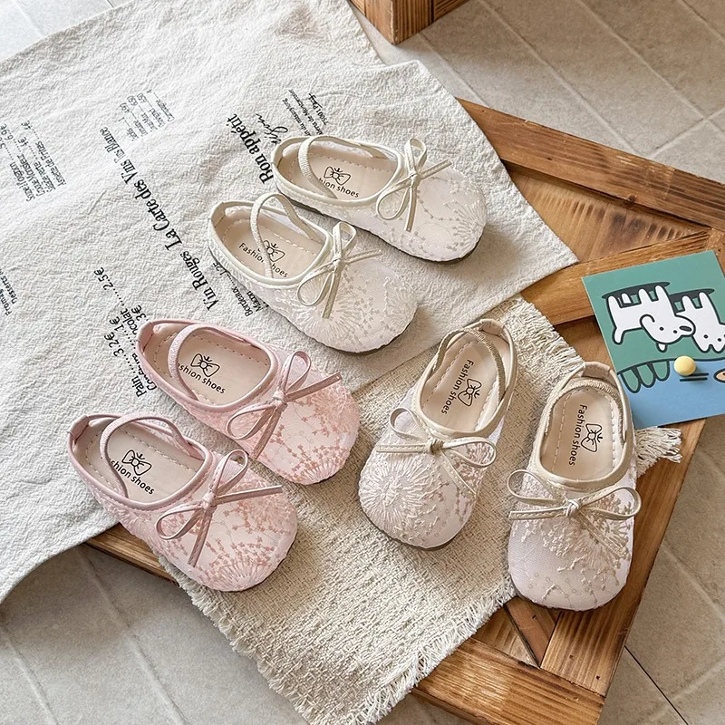 

2026 Summer Kids Shoes Girls Sandals Lace Floral Bow Princess Shoes Children Soft Sole Comfortable Mesh Breathable Shoes