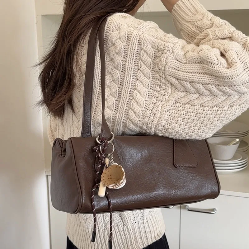 

High end, large capacity bag, women's retro fashion shoulder bag, niche commuting tote bag